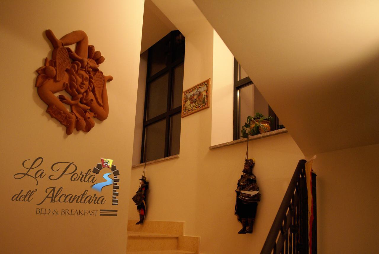 La Porta Dell'Alcantara Gaggi Buitenkant foto
